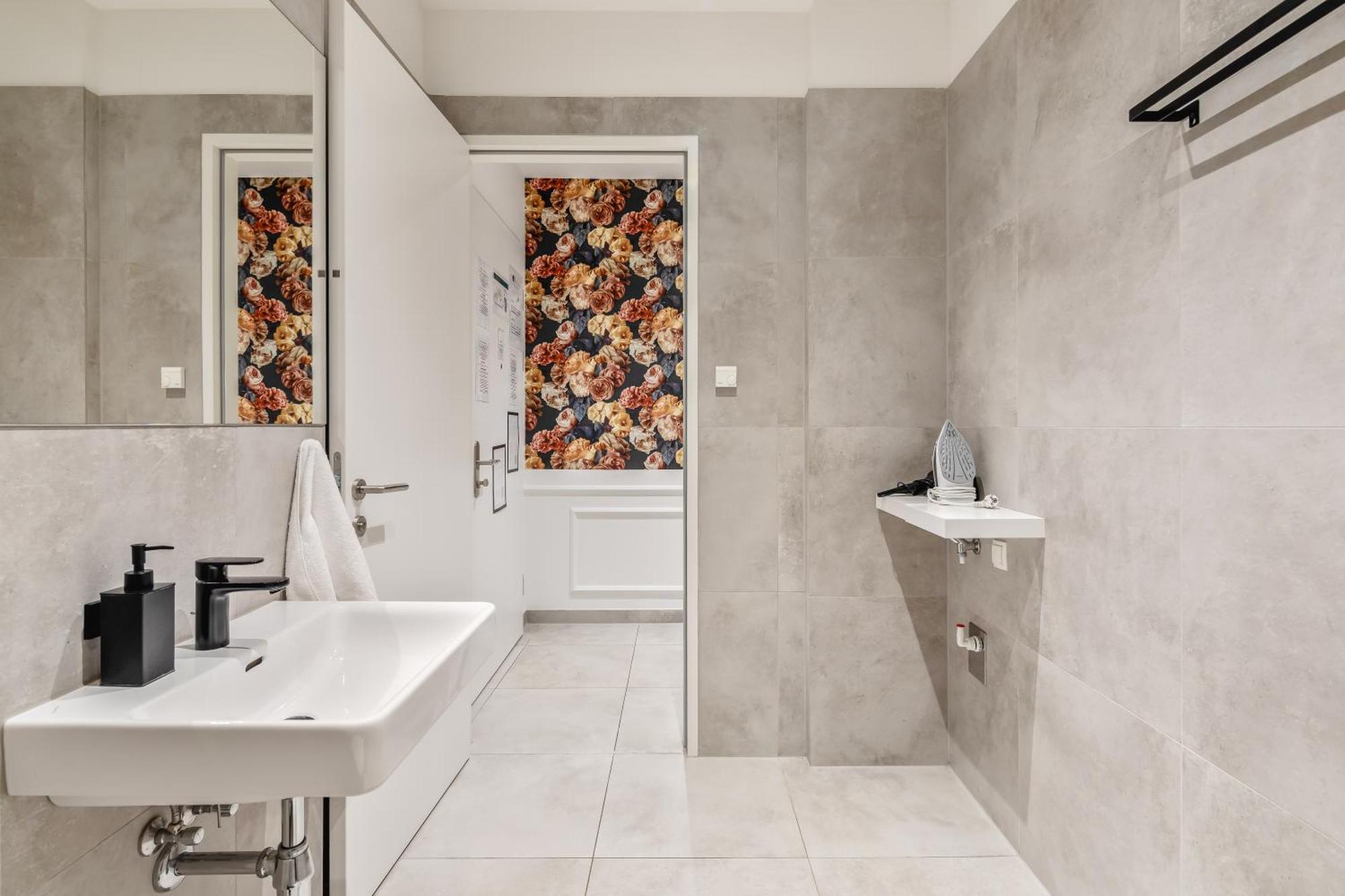Stylish Flower Power Studio - Close To City Center & Public Transport - Ac & Wifi Bécs Kültér fotó