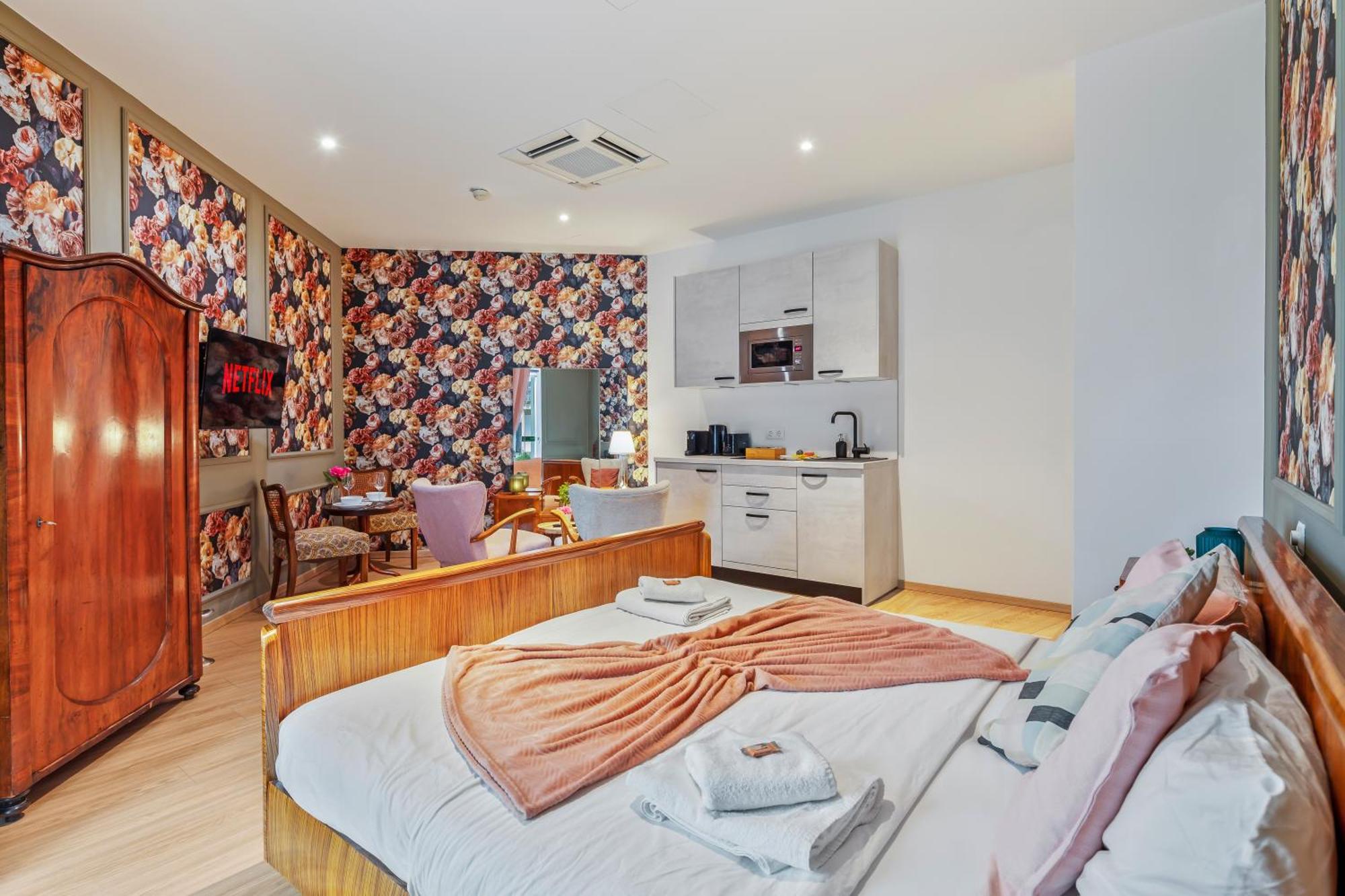 Stylish Flower Power Studio - Close To City Center & Public Transport - Ac & Wifi Bécs Kültér fotó